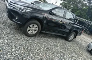 Toyota Hilux 2016 Black