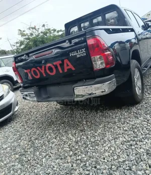 Toyota Hilux 2016 Black