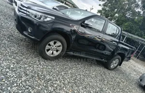 Toyota Hilux 2016 Black
