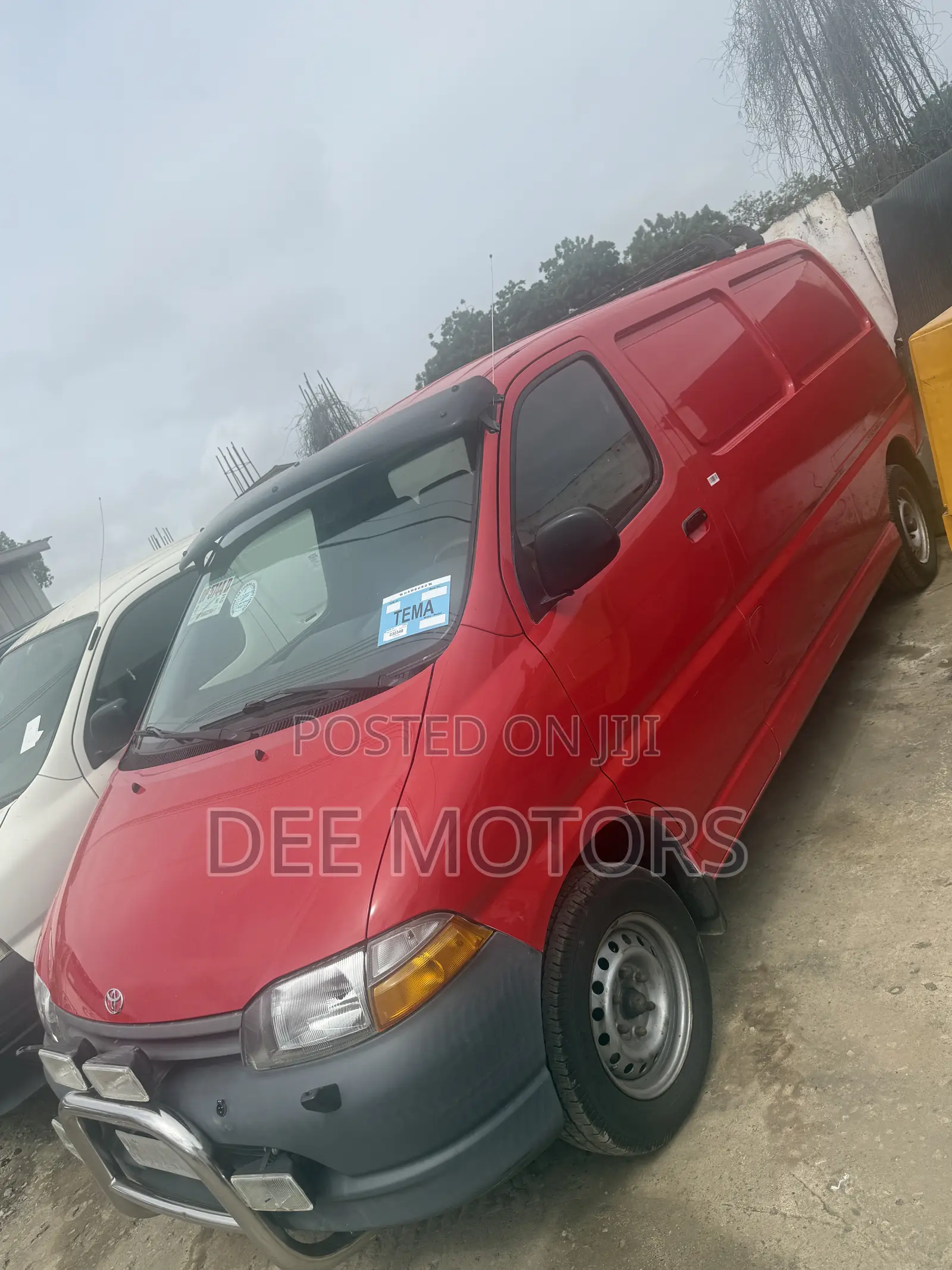 Toyota HiAce 2000 White