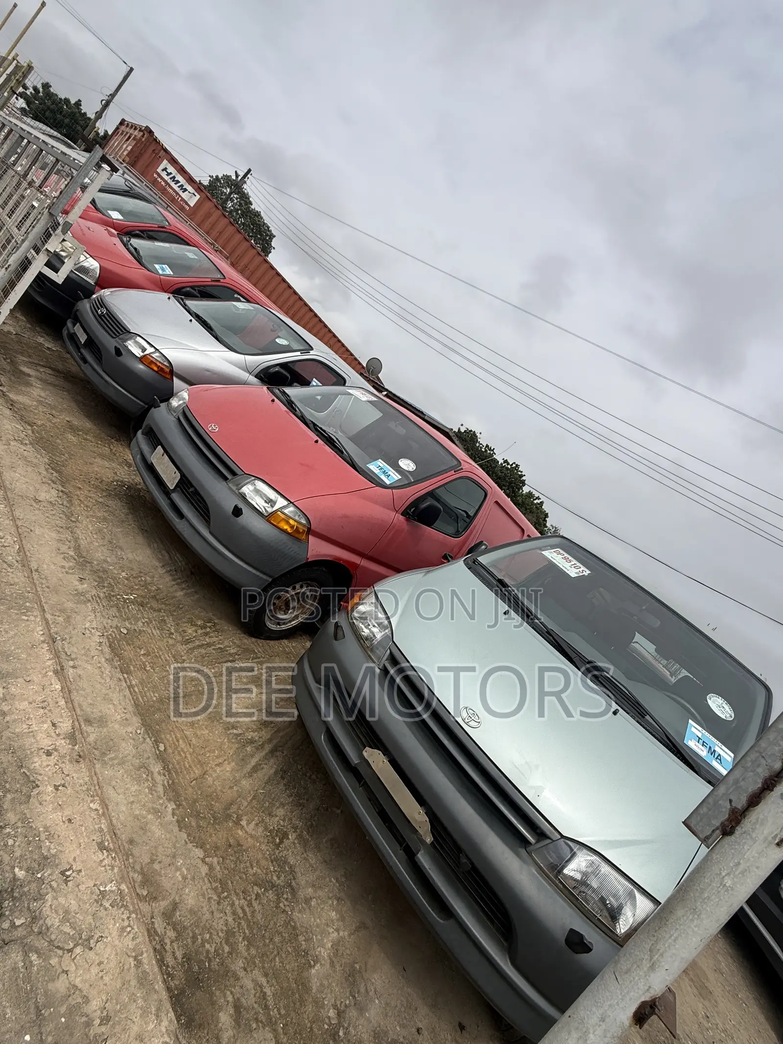 Toyota HiAce 2000 White
