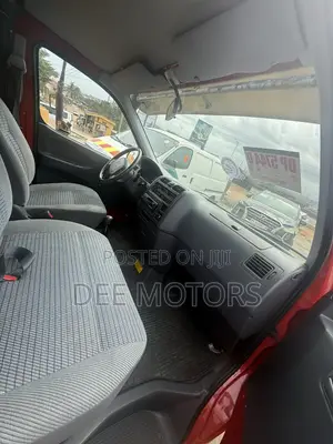 Toyota HiAce 2000 White