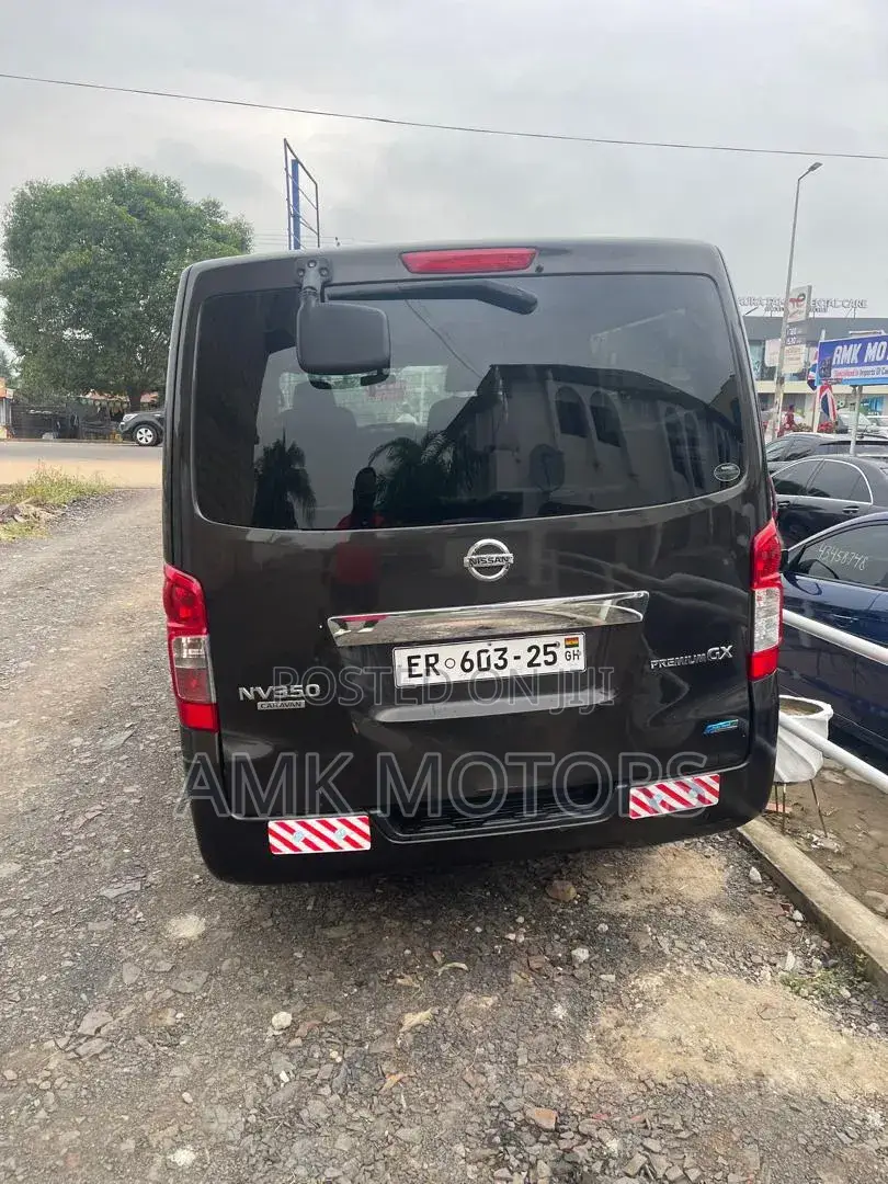 Nissan Caravan (Urvan) 2012 Black