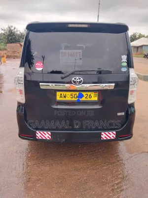 Toyota Voxy V 2WD 8-Seater 2013 Black