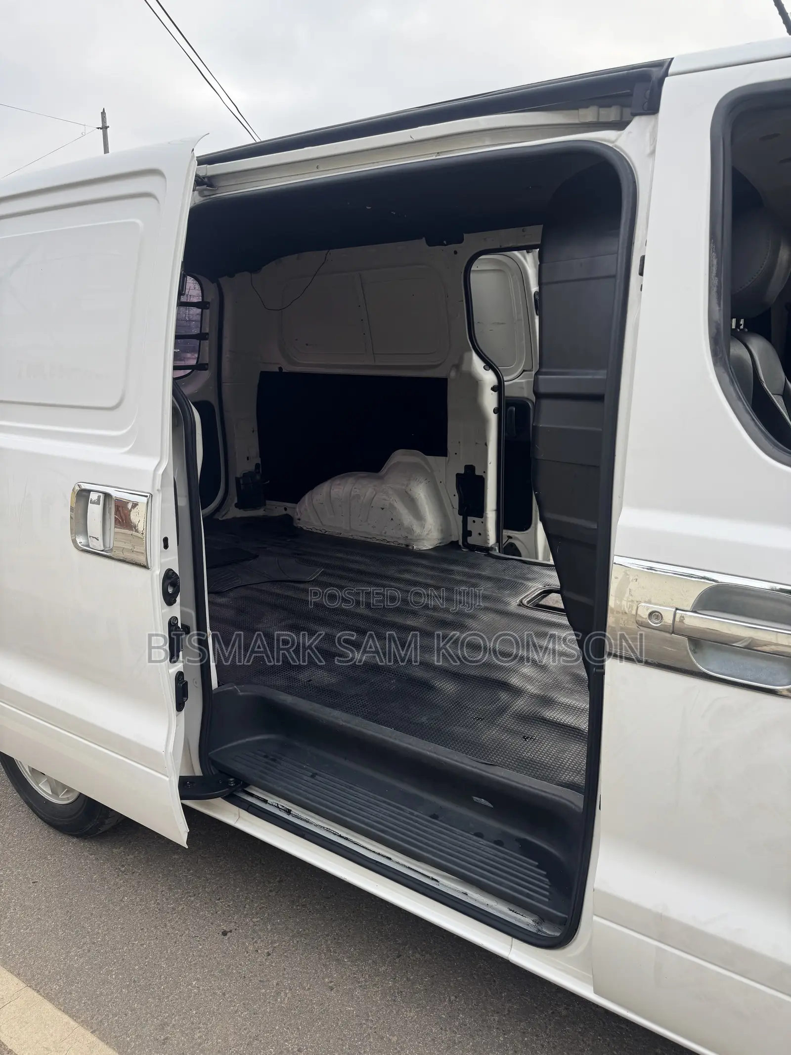 Hyundai Starex 2012 White