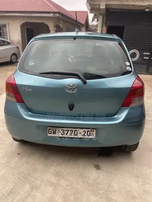Toyota Vitz 1.3 FWD 3dr 2010 Blue