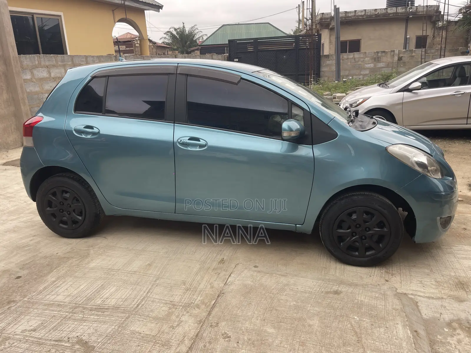 Toyota Vitz 1.3 FWD 3dr 2010 Blue