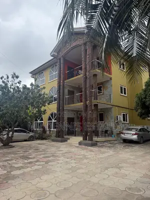 3bdrm Apartment in Westhills Mall for rent