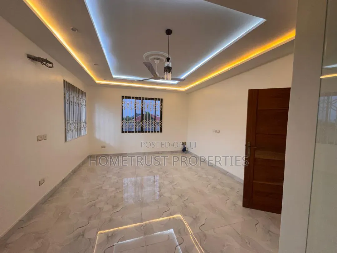 4bdrm Duplex in Ablekuma Agape for rent