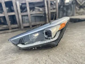 Hyundai Santafe Grande 2017 Headlight