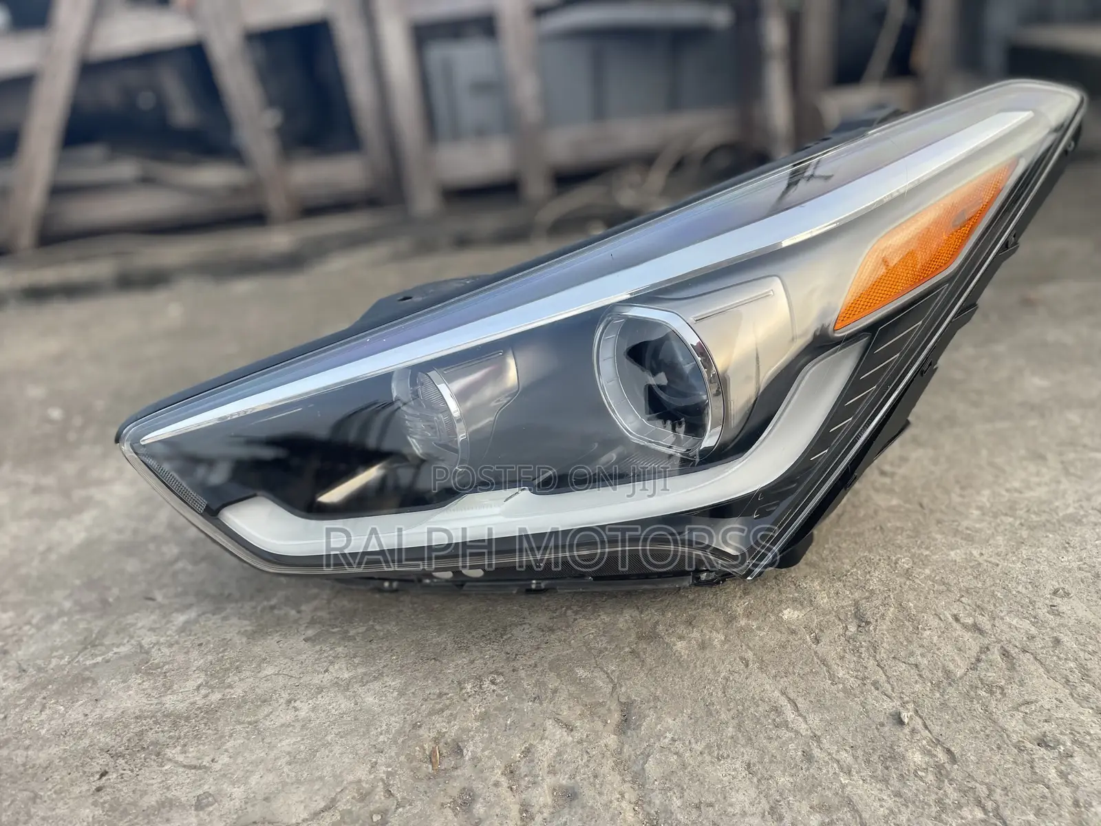 Hyundai Santafe Grande 2017 Headlight