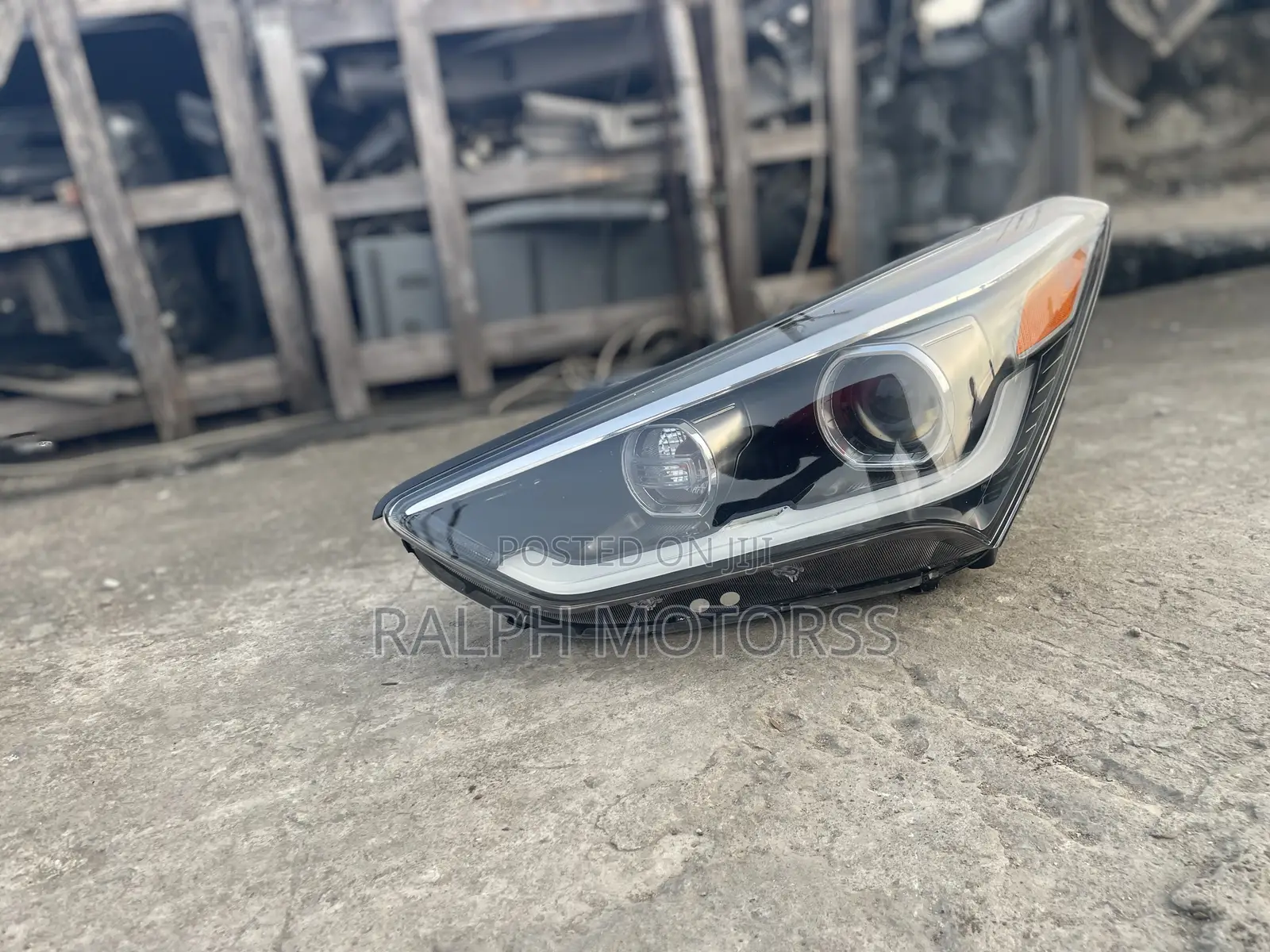 Hyundai Santafe Grande 2017 Headlight