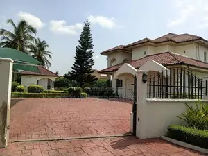 5bdrm Mansion in Trasacco Estate, Otano for sale