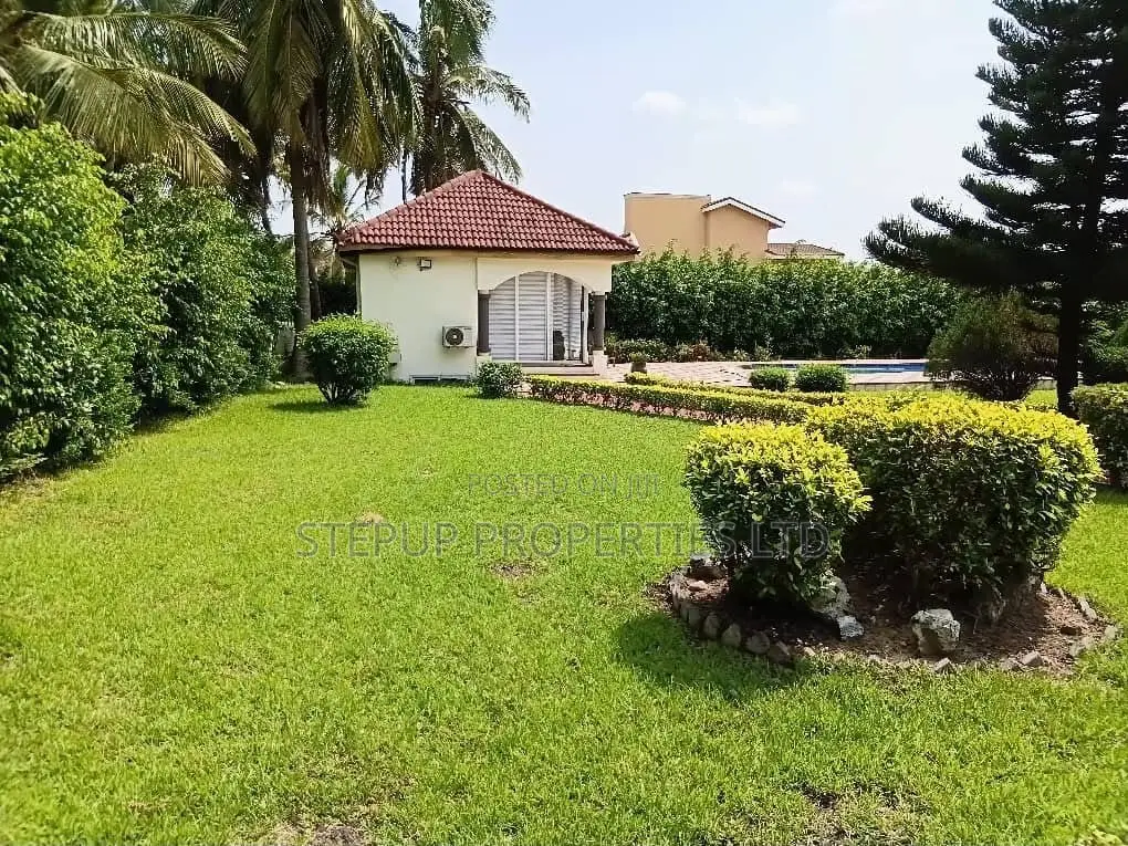 5bdrm Mansion in Trasacco Estate, Otano for sale