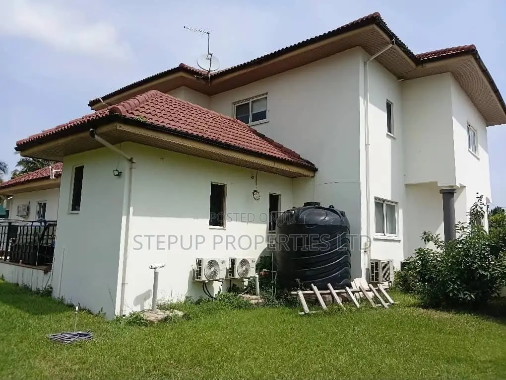 5bdrm Mansion in Trasacco Estate, Otano for sale