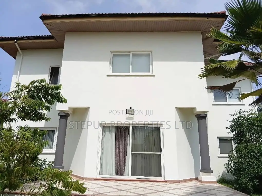 5bdrm Mansion in Trasacco Estate, Otano for sale