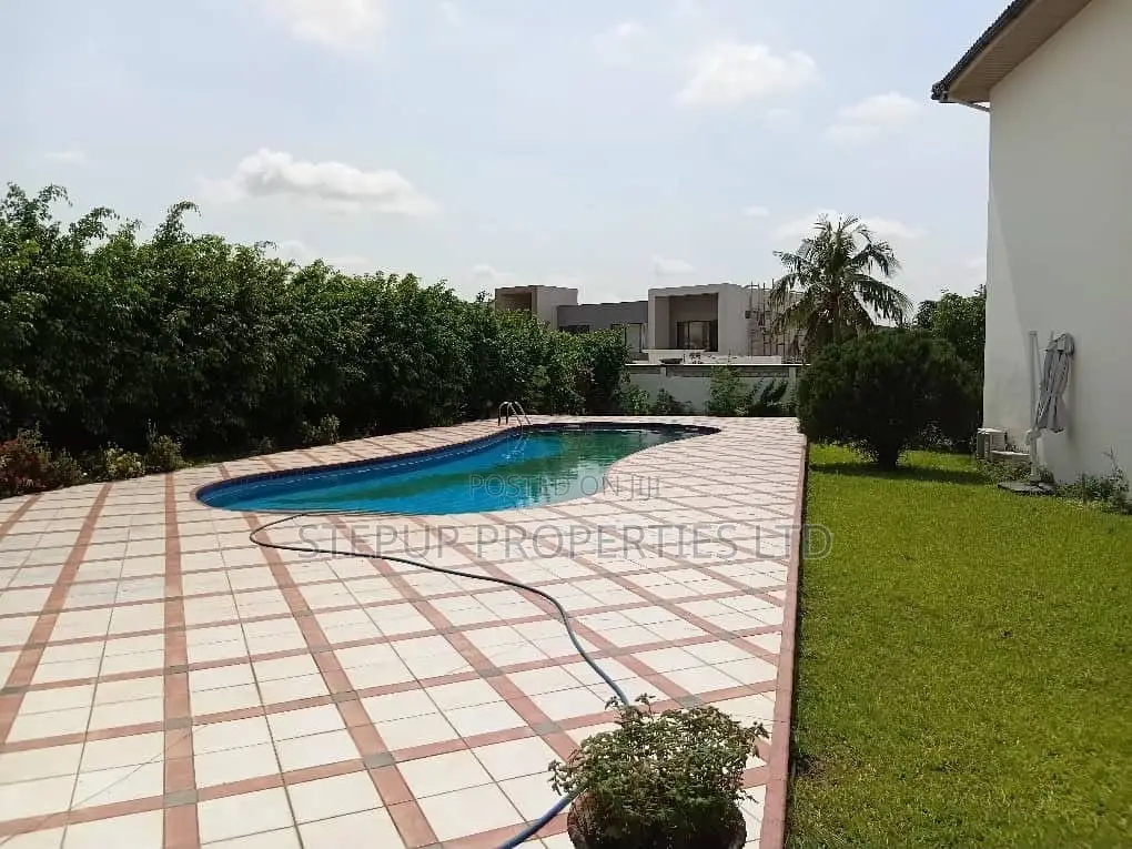 5bdrm Mansion in Trasacco Estate, Otano for sale