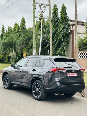 Toyota RAV4 LE 2021 Gray