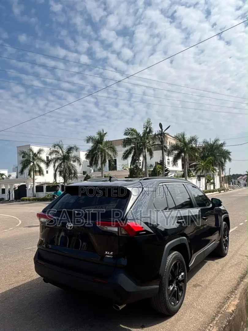 Toyota RAV4 XLE AWD 2024 Black