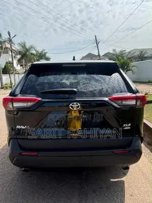 Toyota RAV4 XLE AWD 2024 Black