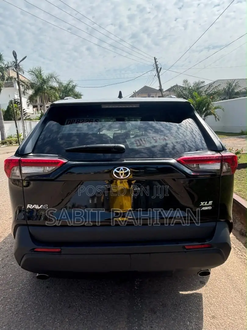 Toyota RAV4 XLE AWD 2024 Black