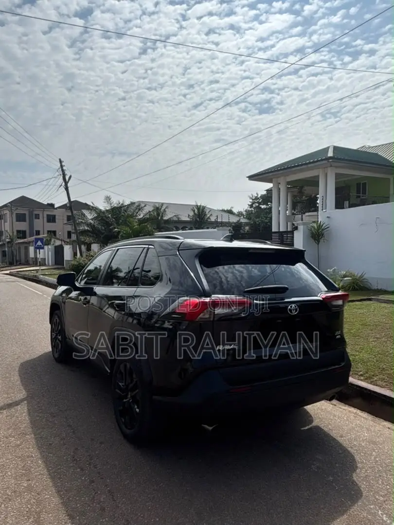 Toyota RAV4 XLE AWD 2024 Black