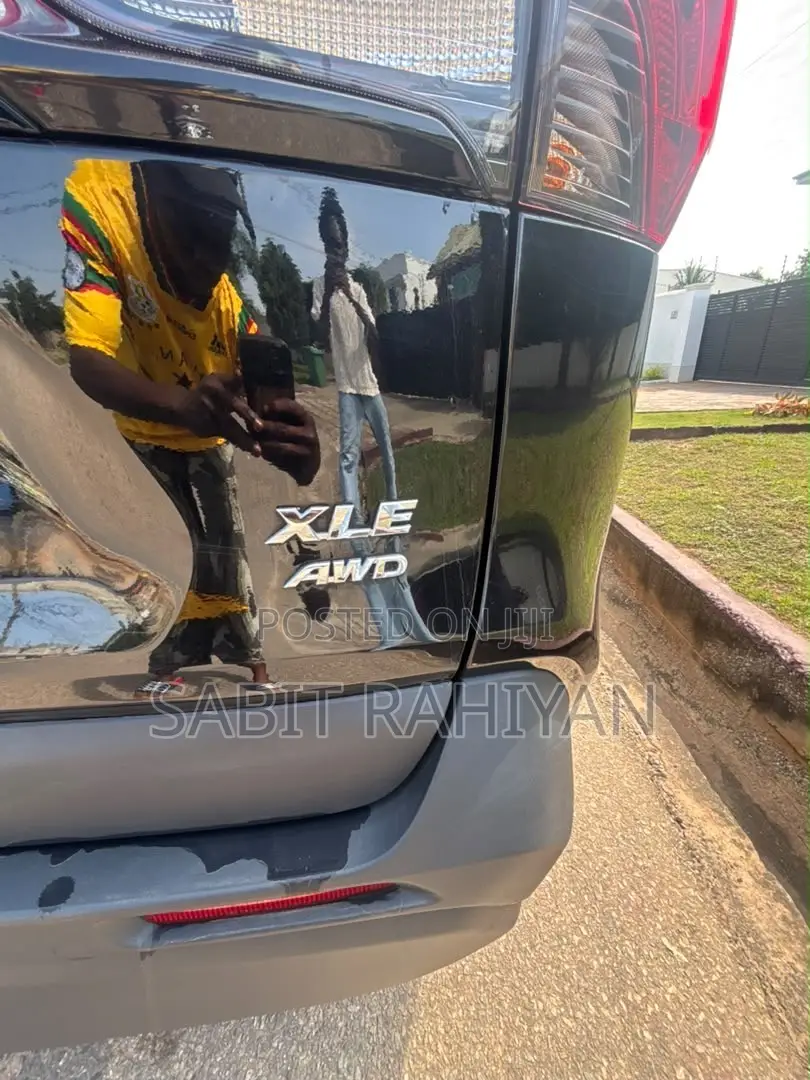 Toyota RAV4 XLE AWD 2024 Black