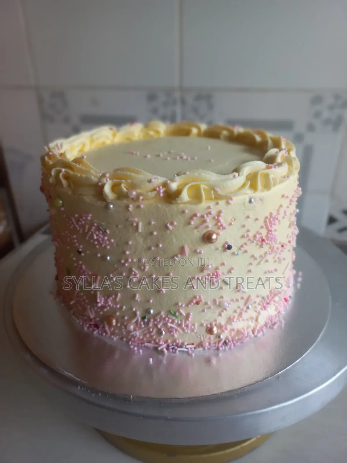 6-Inches 2 layersCustom Cake