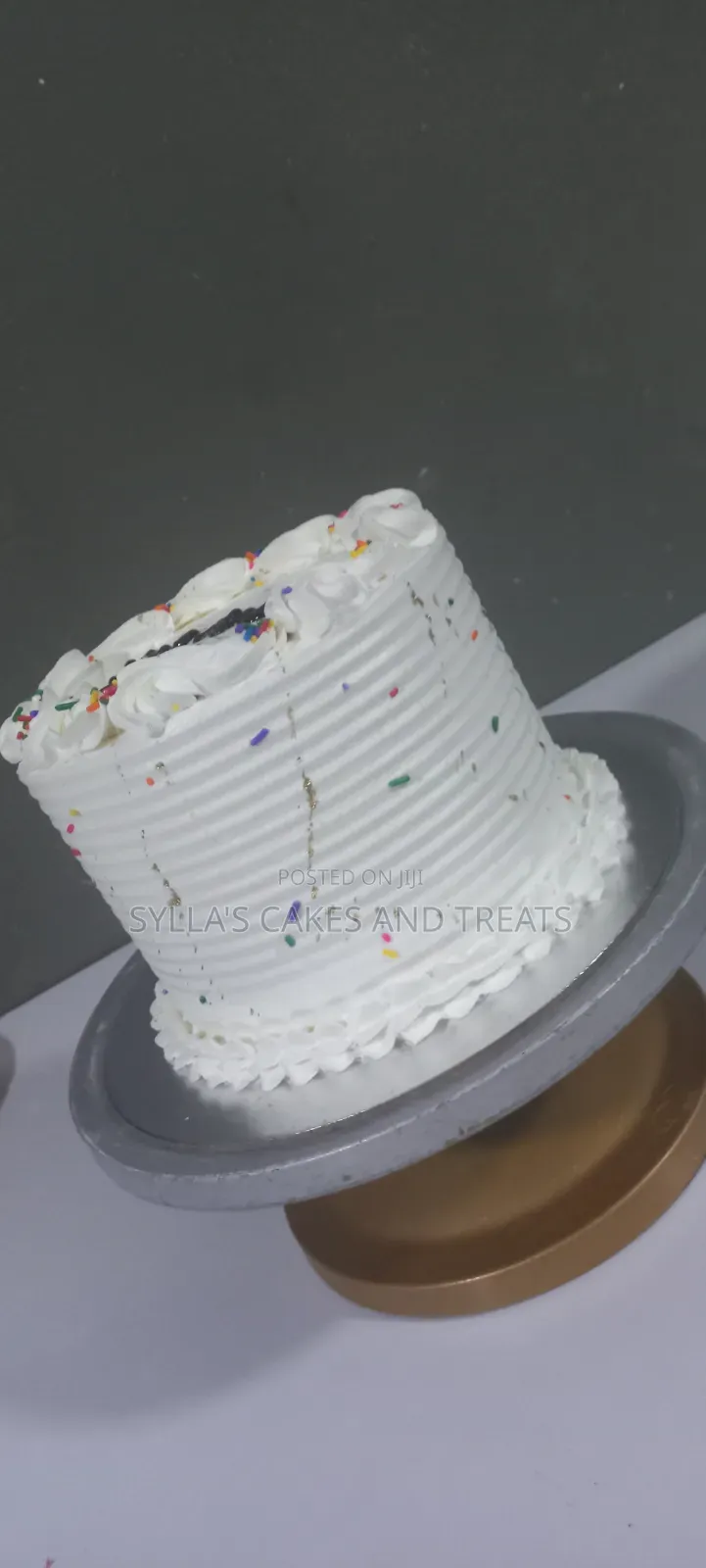 6-Inches 2 layersCustom Cake