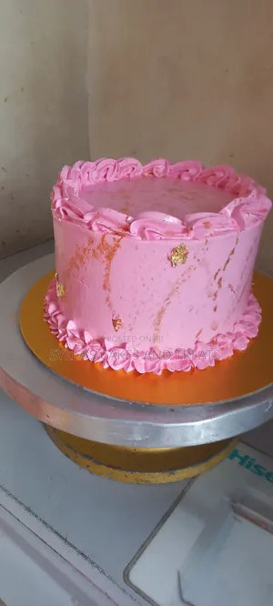 6-Inches 2 layersCustom Cake