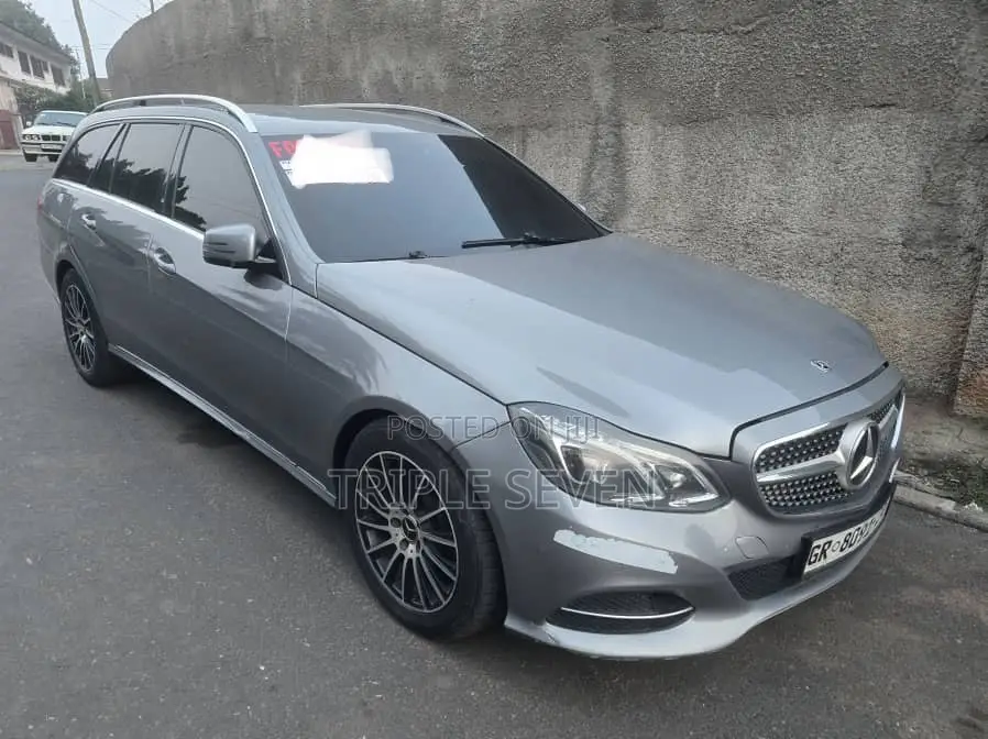Mercedes-Benz 220 2013 Silver