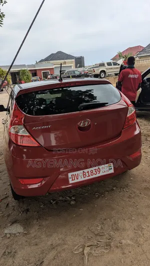 Hyundai Accent SE Hatchback 2017 Red