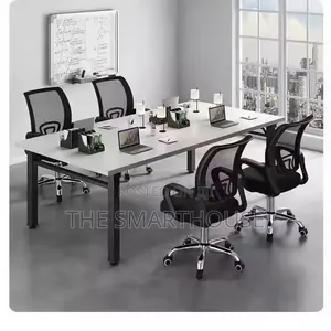 Elegant Designed Office Chair With Arms Rest