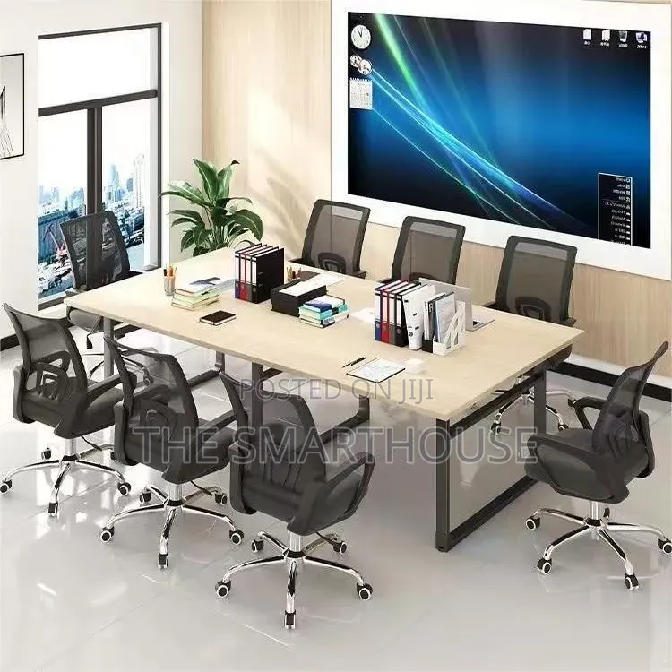 Elegant Designed Office Chair With Arms Rest