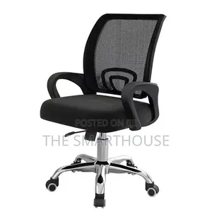 Elegant Designed Office Chair With Arms Rest