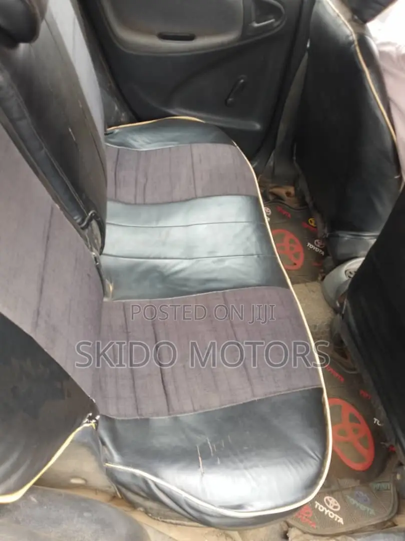 Toyota Yaris 2001