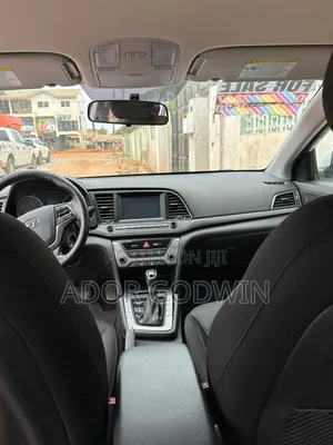 Hyundai Elantra Limited Sedan FWD (2.0L 4cyl 6A) 2017 White