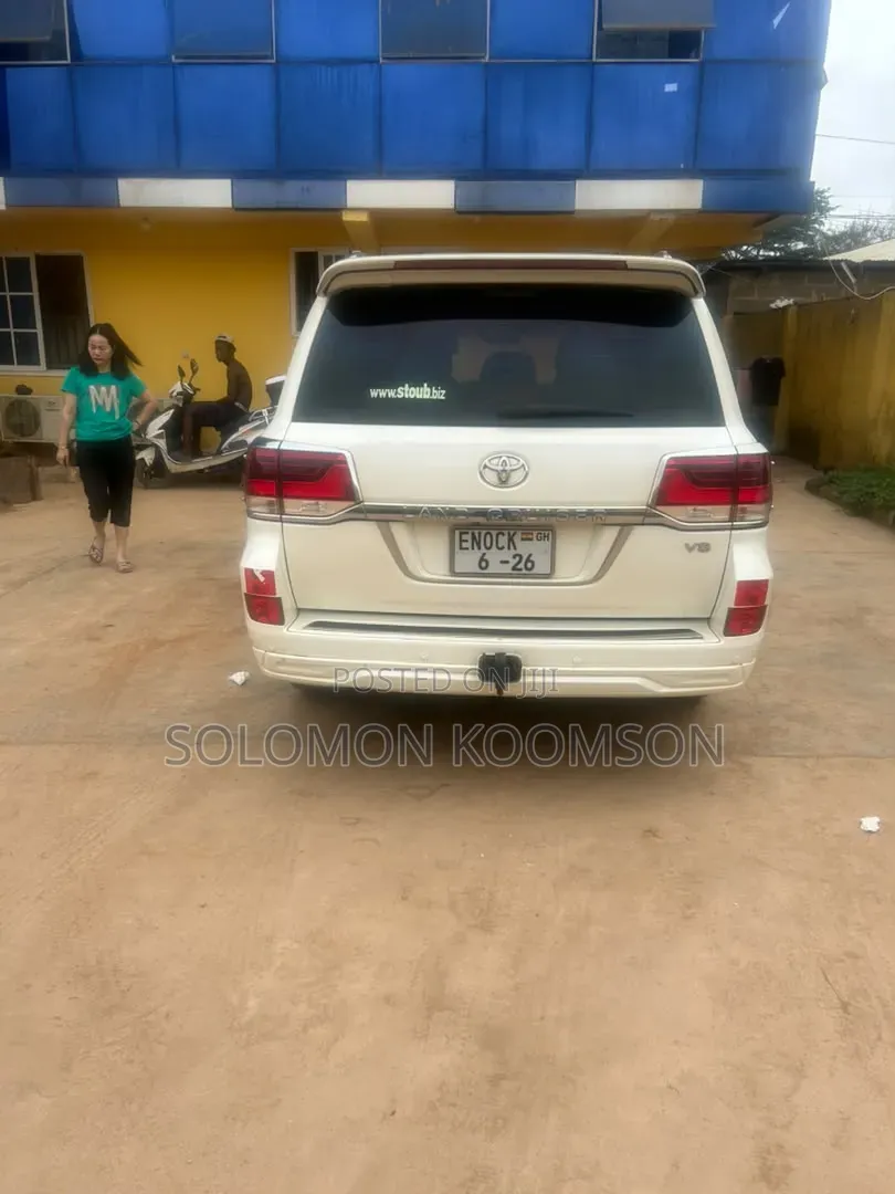 Toyota Land Cruiser 2017 White