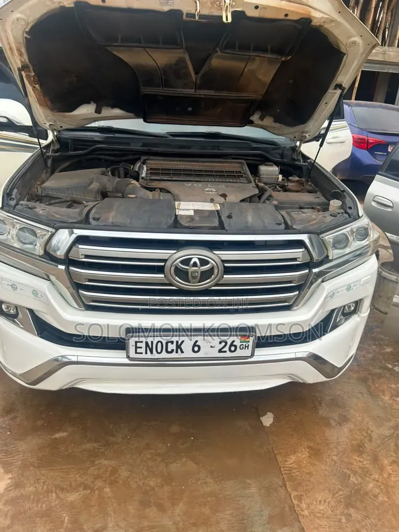 Toyota Land Cruiser 2017 White