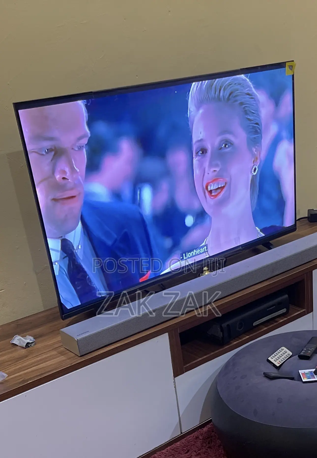 HISENSE 43 Inches