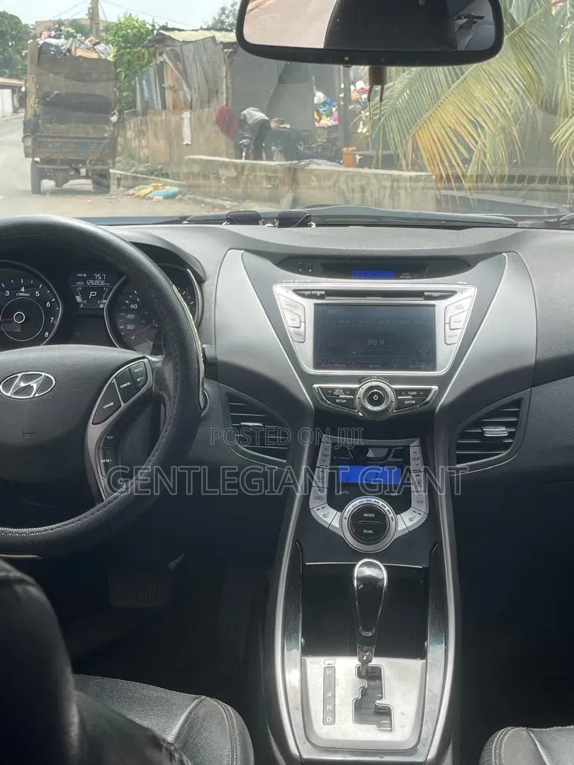 Hyundai Elantra 2012 Off white