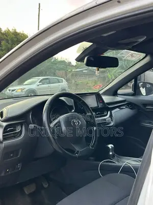 Toyota C-HR LE FWD 2019 White