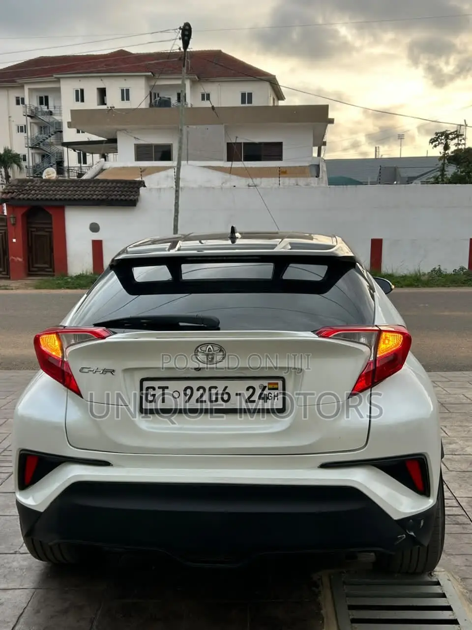 Toyota C-HR LE FWD 2019 White