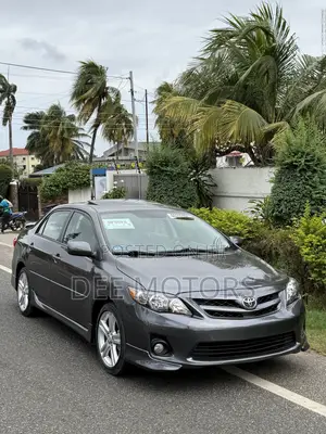 Toyota Corolla S 4dr Sedan (1.8L 4cyl 4A) 2013 Gray