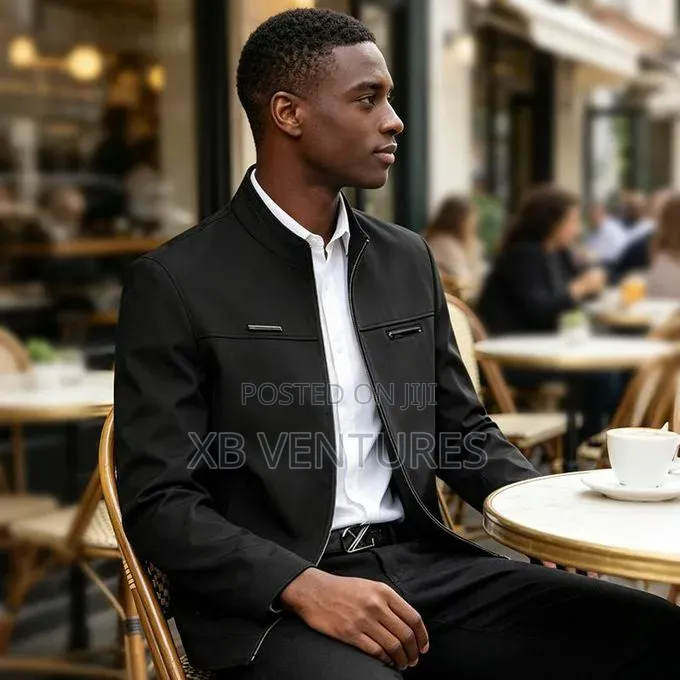 Windproof Zip Up
Outerwear Lightweight Black Coat