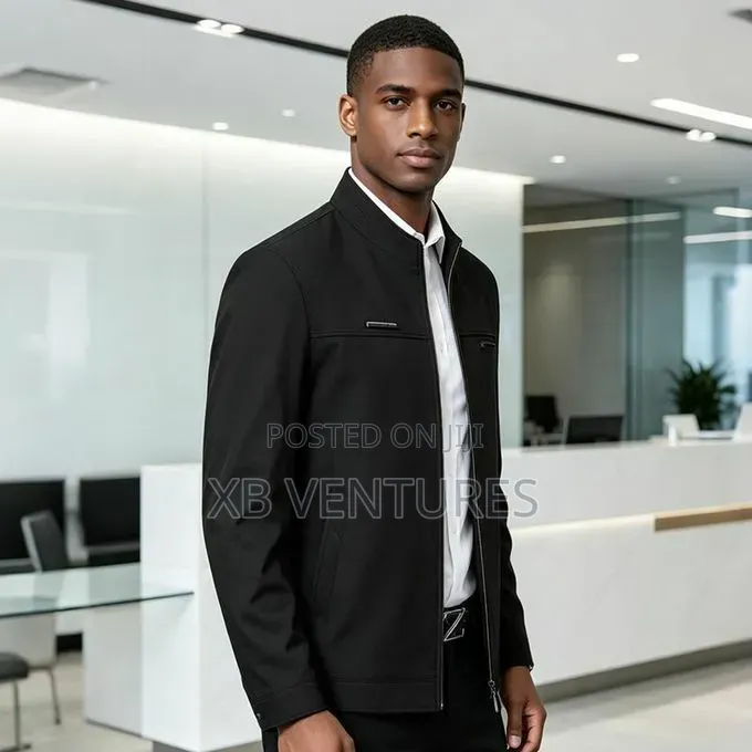 Windproof Zip Up
Outerwear Lightweight Black Coat