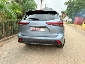 Toyota Highlander 2022 Blue