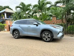 Toyota Highlander 2022 Blue