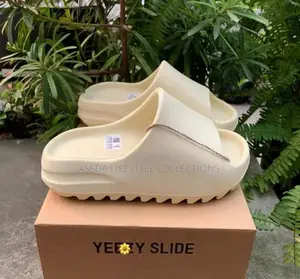 Solid Yeezy Slide
