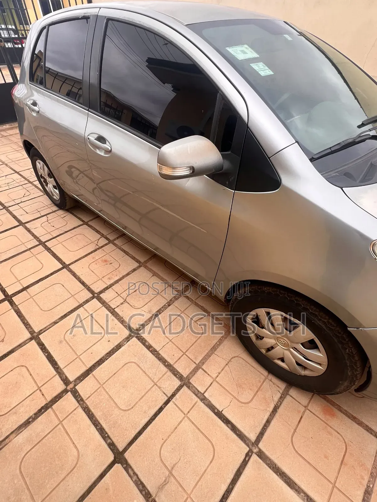 Toyota Vitz 2010 Gray